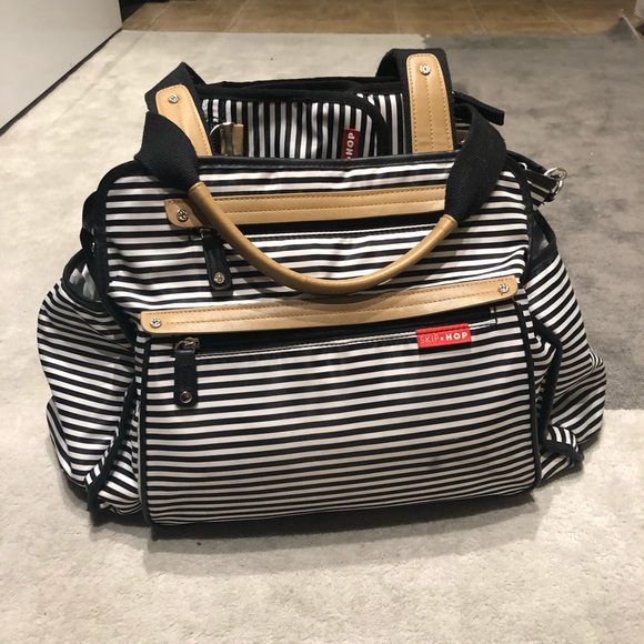 SkipHop Diaper Bag  / Changing Pad Station - Picture 2 of 6